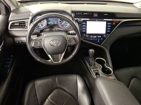 Used 2018 Toyota Camry XLE image 2