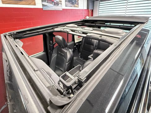 Used 2022 Jeep Wrangler Unlimited Sahara w/ Cold Weather Group AWD/4WD image 41