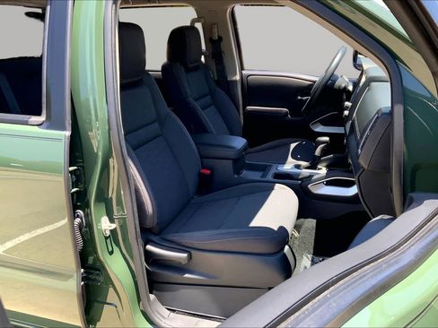 Used 2022 Nissan Frontier SV w/ Technology Package AWD/4WD image 9