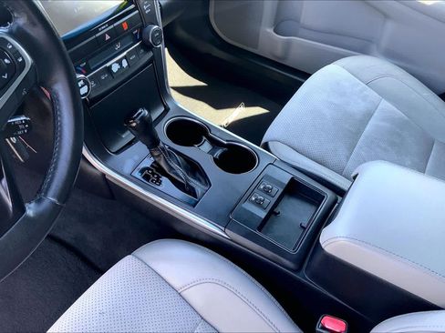 Used 2017 Toyota Camry XSE FWD image 14