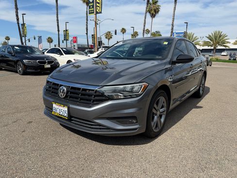 Used 2019 Volkswagen Jetta R-Line FWD image 3