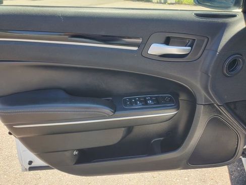 Used 2018 Chrysler 300 S RWD image 11