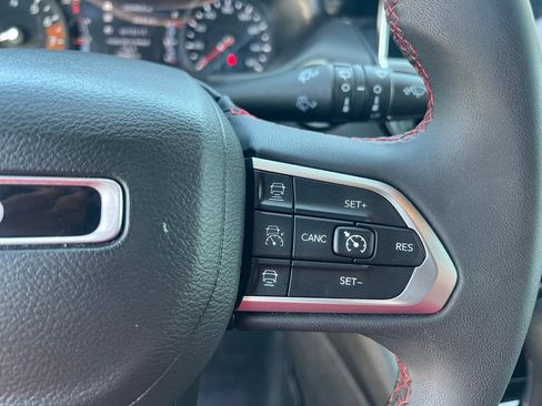 Used 2025 Jeep Compass Trailhawk AWD/4WD image 39