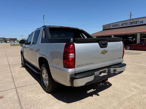 Used 2011 Chevrolet Avalanche LS image 5