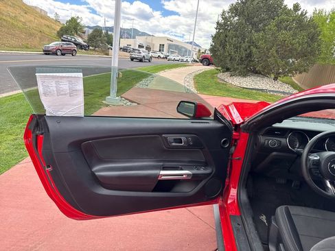 Used 2015 Ford Mustang Coupe RWD image 10