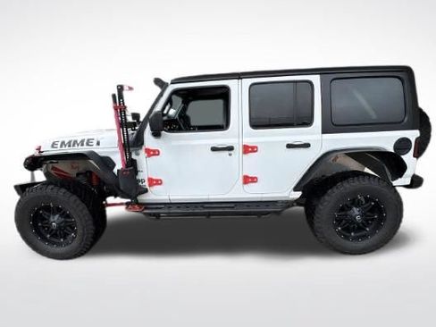 Used 2019 Jeep Wrangler Unlimited Sahara AWD/4WD image 3