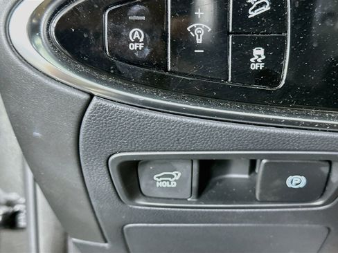 Used 2025 Genesis GV70 2.5T AWD/4WD image 17