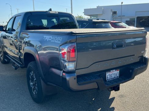 Used 2021 Toyota Tacoma TRD Off-Road w/ Technology Package AWD/4WD image 6