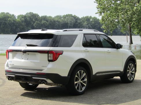 Certified 2025 Ford Explorer Platinum w/ Ultimate Package AWD/4WD image 4