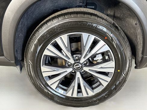 Used 2023 Nissan Rogue SV image 37