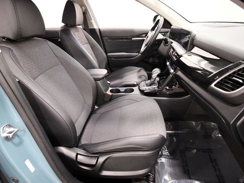 Certified 2025 Kia Seltos S AWD/4WD image 18