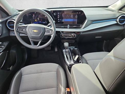 Used 2025 Chevrolet Trax LT FWD image 17