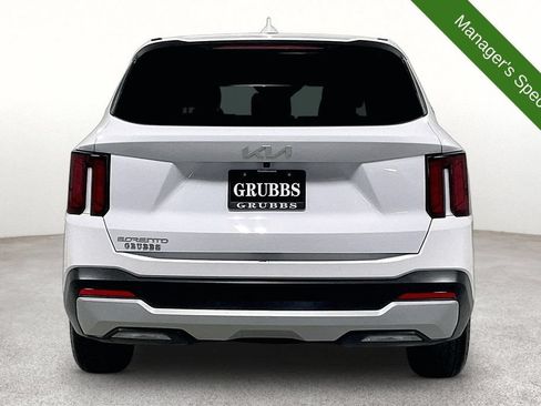 Used 2024 Kia Sorento LX FWD image 5