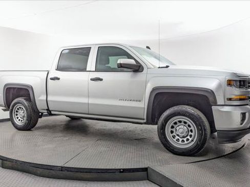 Used 2018 Chevrolet Silverado 1500 Custom w/ Custom Convenience Package RWD image 11