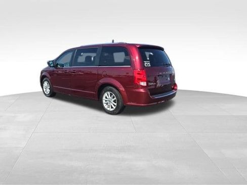 Used 2018 Dodge Grand Caravan SXT FWD image 3