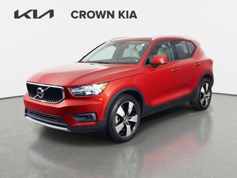 Used 2021 Volvo XC40 T5 Momentum w/ Premium Package AWD/4WD image 1