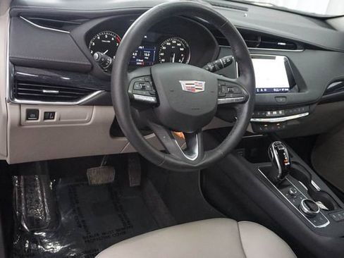 Used 2023 Cadillac XT4 Premium Luxury w/ Cold Weather Package FWD image 5