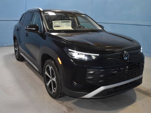 New 2026 Volkswagen Tiguan SE image 1