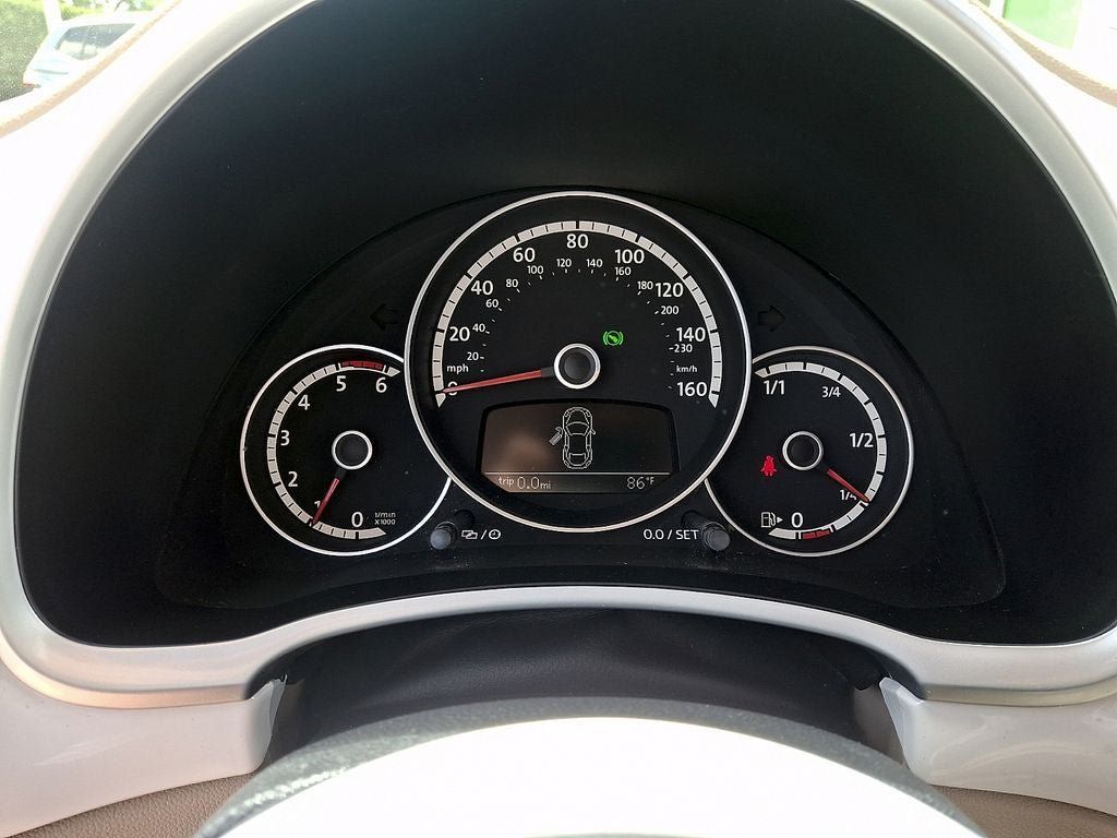 Used 2013 Volkswagen Beetle TDI FWD image 21