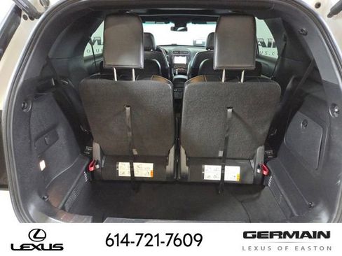 Used 2017 Ford Explorer XLT w/ Equipment Group 202A AWD/4WD image 24