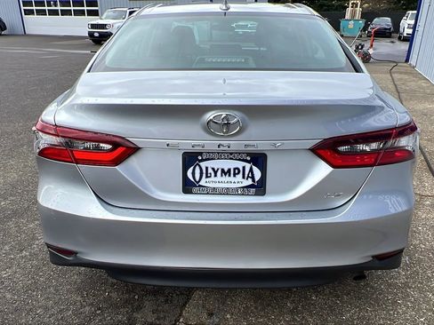 Used 2021 Toyota Camry LE image 9