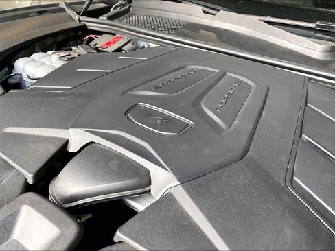 Used 2025 Porsche Cayenne AWD/4WD image 28