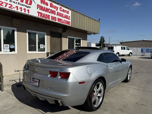 Used 2010 Chevrolet Camaro SS RWD image 3