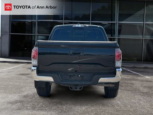 Used 2022 Toyota Tacoma TRD Off-Road AWD/4WD image 10