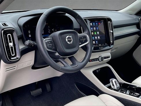 Certified 2023 Volvo XC40 B5 Plus w/ Climate Package image 17