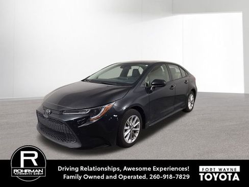 Used 2021 Toyota Corolla LE w/ LE Premium Package FWD image 1