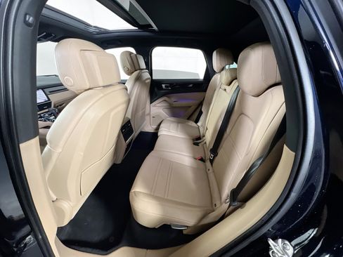 Used 2021 Porsche Cayenne image 25