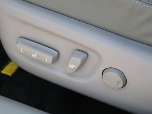 Used 2015 Toyota Prius Four FWD image 22