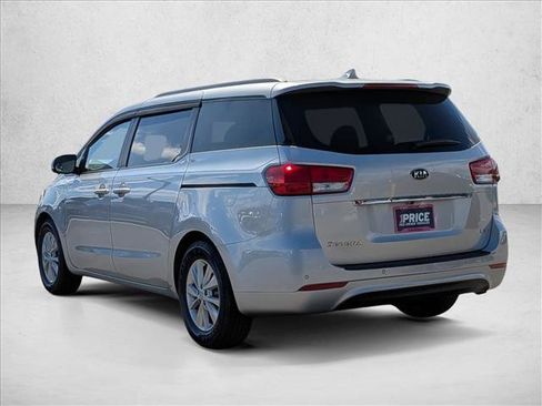Used 2015 Kia Sedona LX image 8