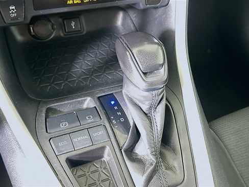 Used 2020 Toyota RAV4 LE image 25