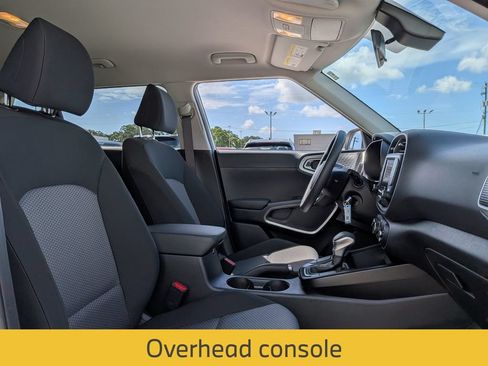 Used 2025 Kia Soul LX w/ LX Technology Package FWD image 27