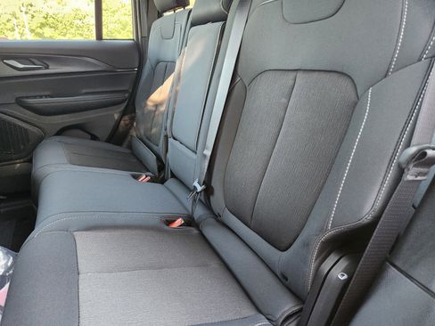 New 2025 Jeep Grand Cherokee Laredo AWD/4WD image 28