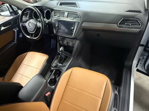 Used 2018 Volkswagen Tiguan SE w/ Panoramic Sunroof Package AWD/4WD image 12