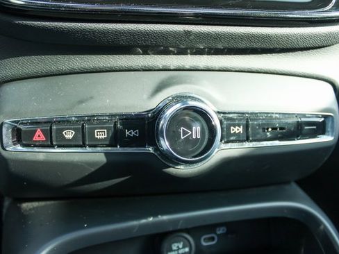 Used 2025 Volvo XC40 B5 Core image 21