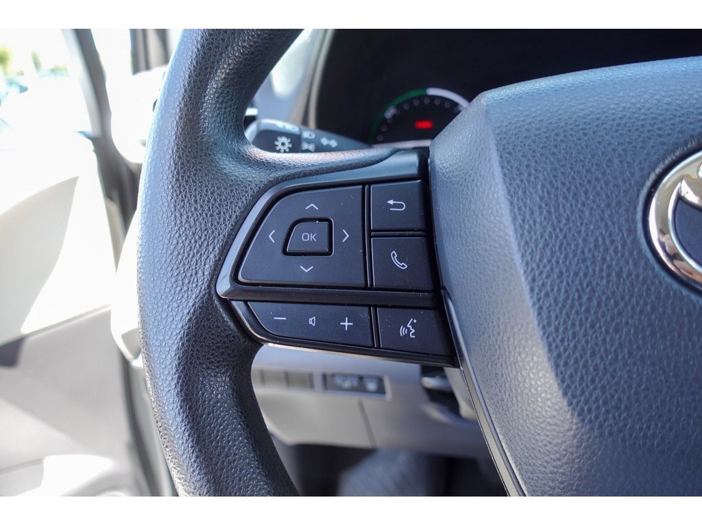 Certified 2023 Toyota Sienna LE FWD image 15