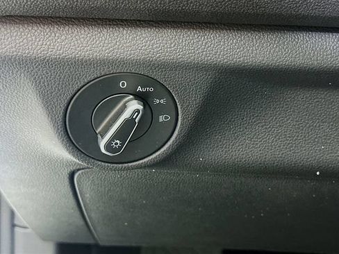Used 2023 Volkswagen Jetta SE w/ Panoramic Sunroof Package FWD image 11