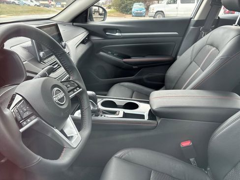 Used 2024 Nissan Altima 2.5 SR image 17