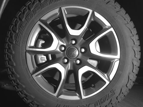 Used 2025 Jeep Compass Trailhawk image 12