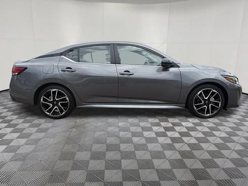 Used 2025 Nissan Sentra SR FWD image 10