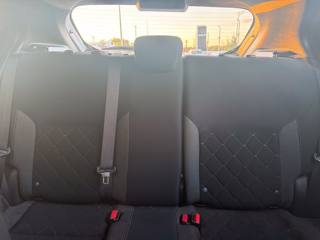 Used 2018 Nissan Kicks SV FWD image 5