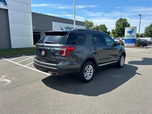 Used 2018 Ford Explorer XLT w/ Equipment Group 202A AWD/4WD image 7