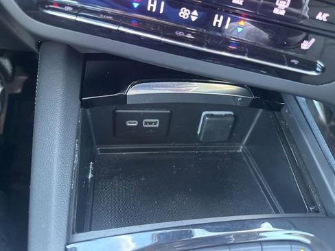 Used 2023 Buick Envision Essence image 27