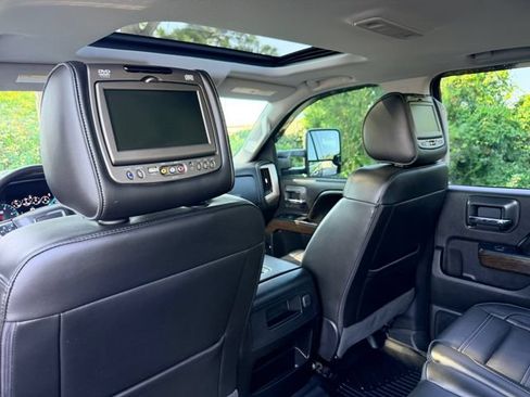 Used 2017 GMC Sierra 2500 Denali w/ Duramax Plus Package AWD/4WD image 19