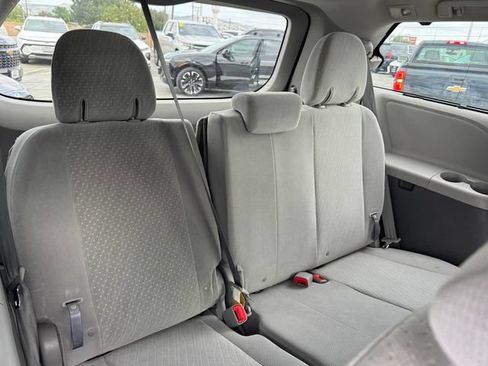 Used 2018 Toyota Sienna LE FWD image 9