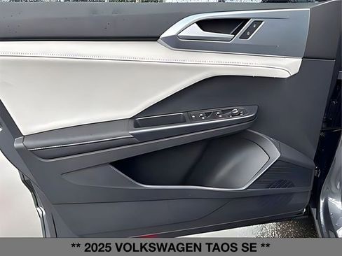 Used 2025 Volkswagen Taos SE w/ Panoramic Sunroof Package AWD/4WD image 13