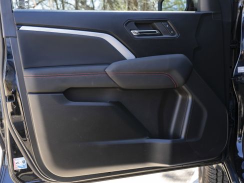 Used 2023 Chevrolet Colorado Z71 w/ Z71 Convenience Package 2 image 35